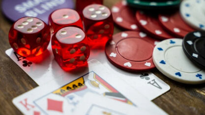 Why Casinos Give Bonuses To Their Players