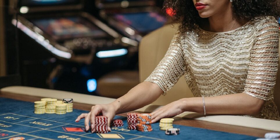how to play live baccarat games online