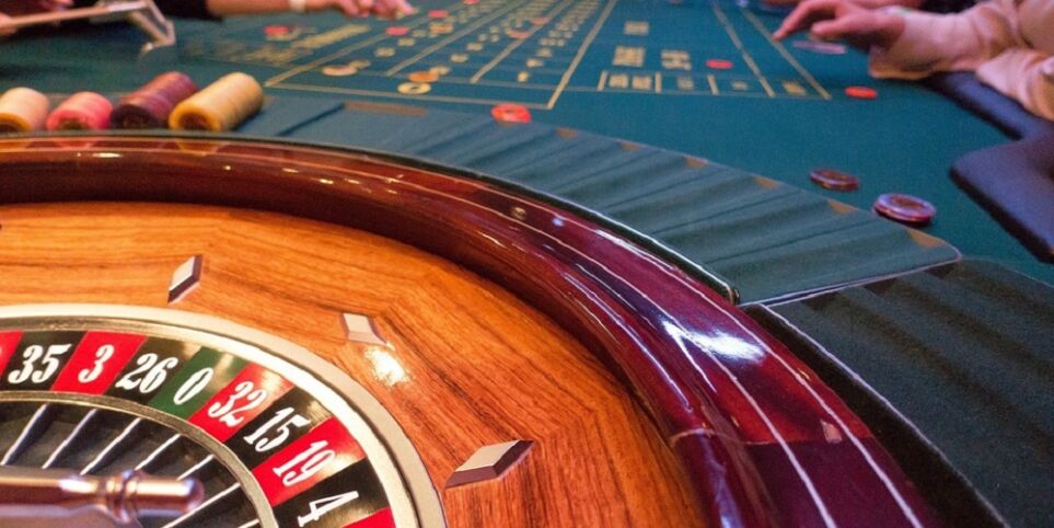 advantages and disadvantages of live casino games
