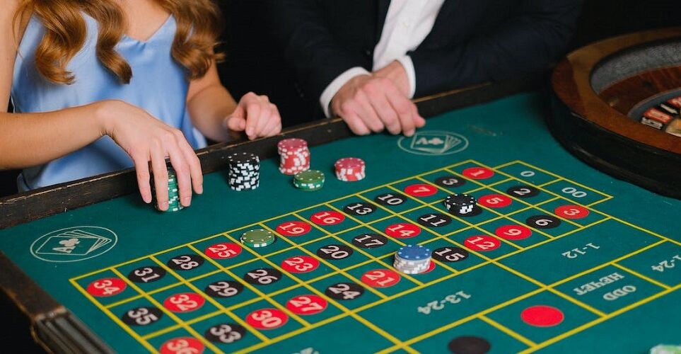 how to behave at a casino table