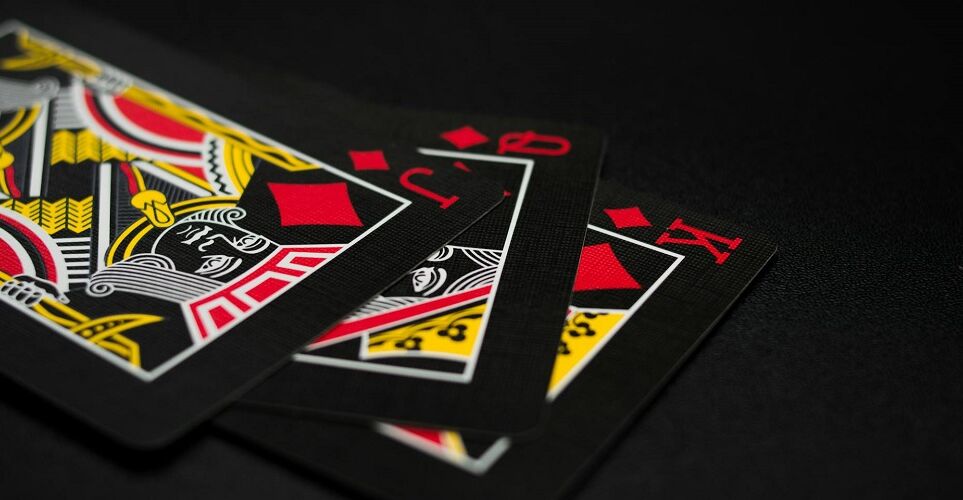 poker tournament winning strategies