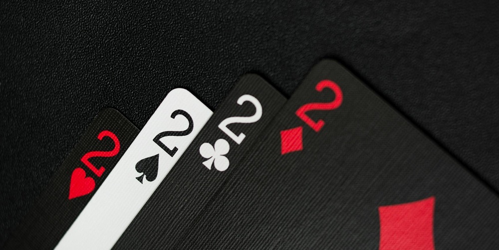 poker tournament winning strategies